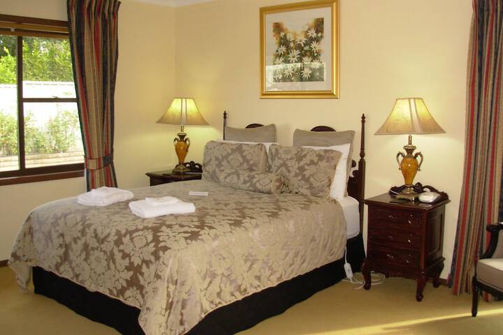 Room 3 of 28