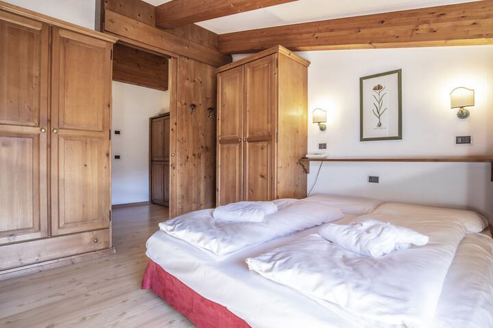Room 6 of 24
