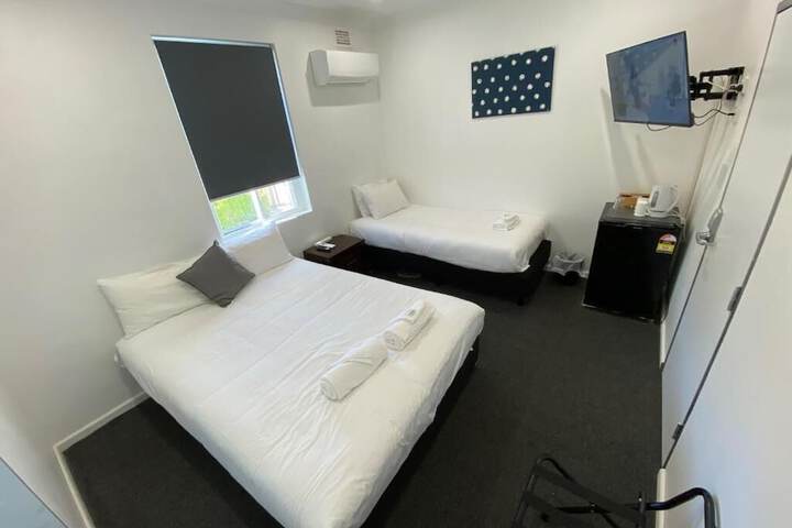 Room 5 of 16