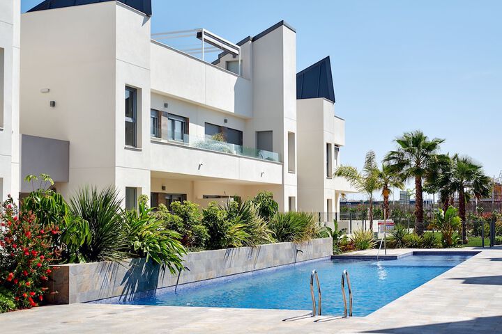 Pool 14 of 25