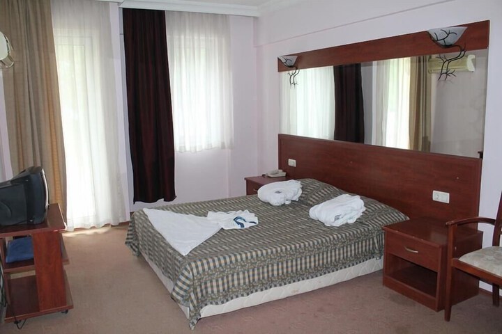 Room 5 of 25