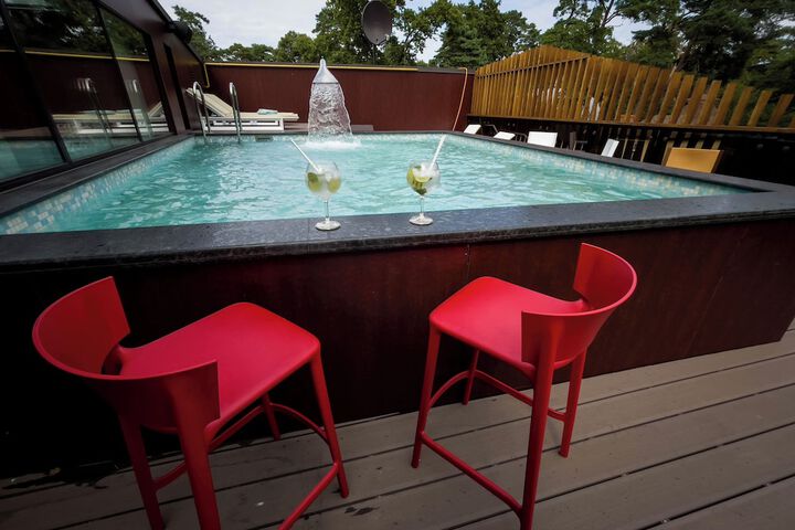 Pool 44 of 58