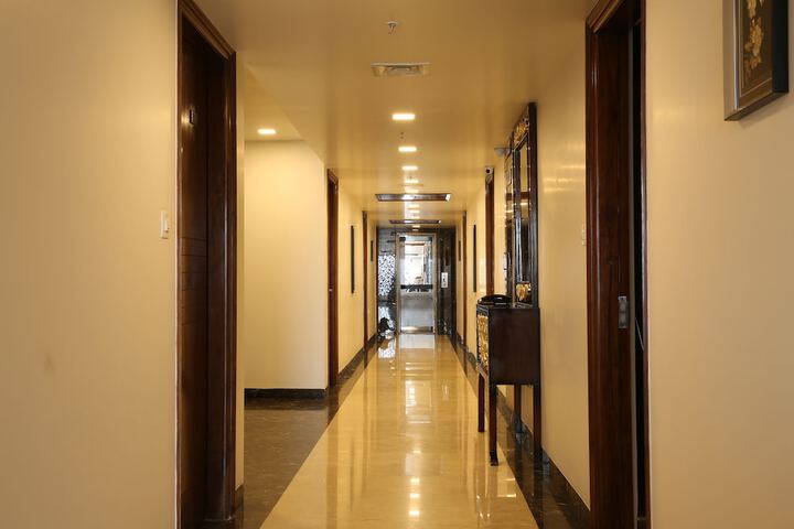 Ballroom/Hall 105 of 123