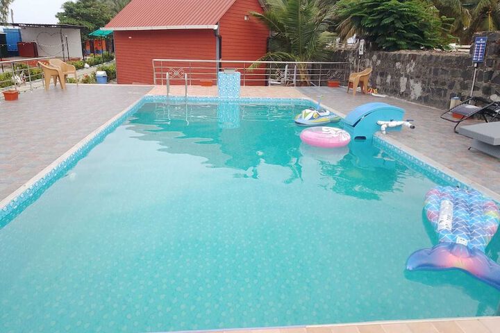 Pool 105 of 195