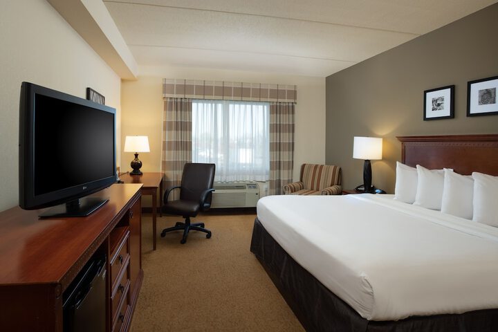 1 King Bed (7 of 13)
