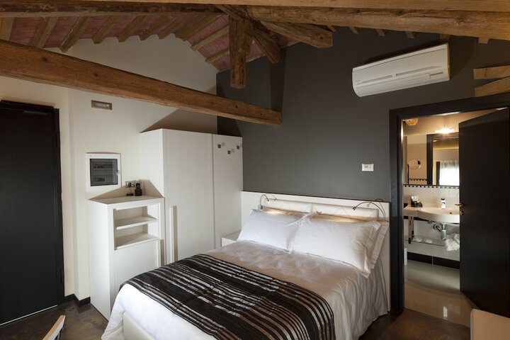 Room 5 of 34