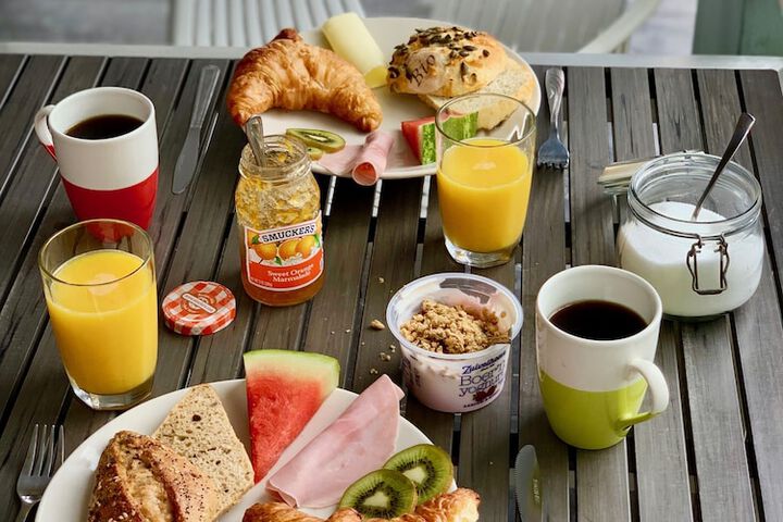 Breakfast/Coffee Service 105 of 116