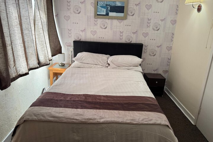 Room 16 of 156