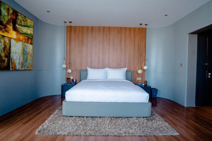 Room 15 of 168