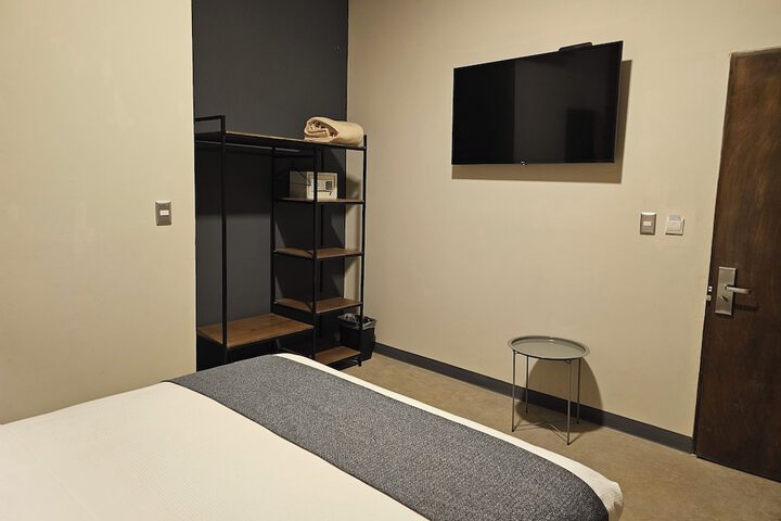 Room 27 of 47