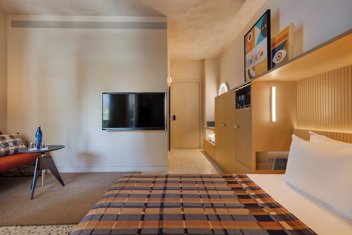 Room 12 of 34