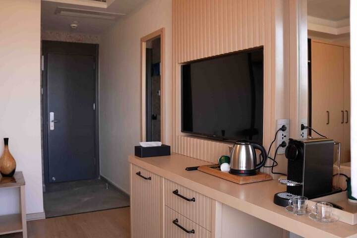 Room 8 of 27