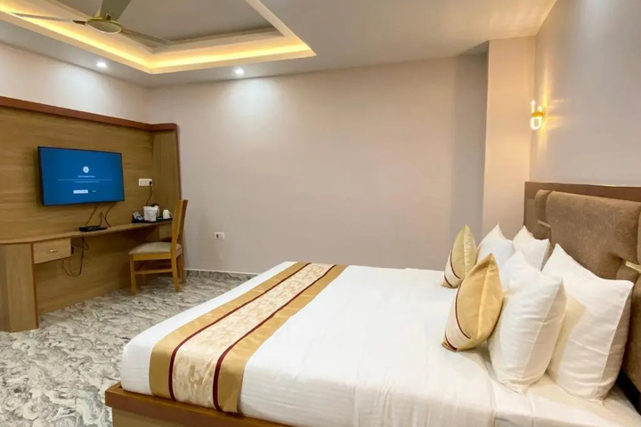 Room 4 of 20
