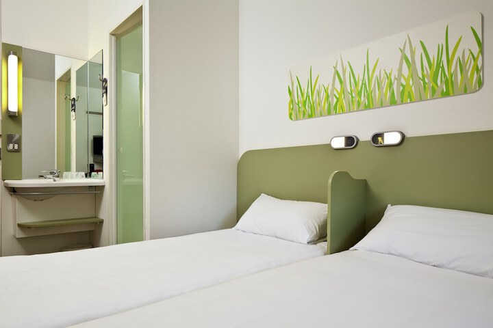 Room 2 of 55