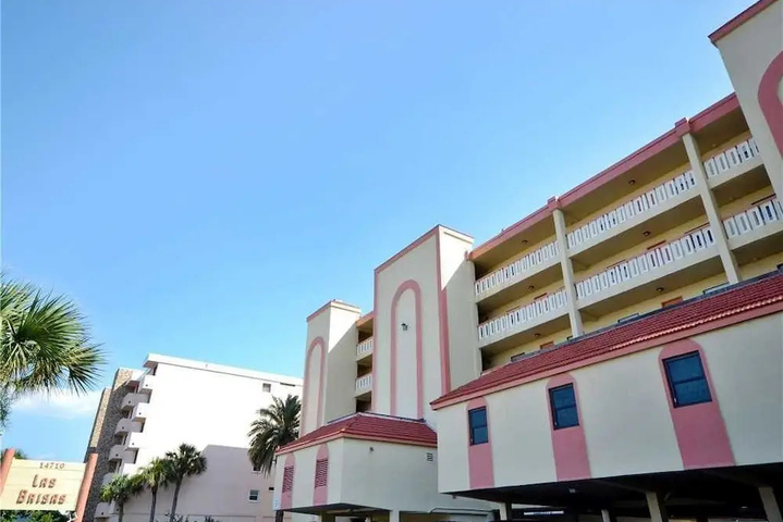 Photo of Las Brisas by Vtrips