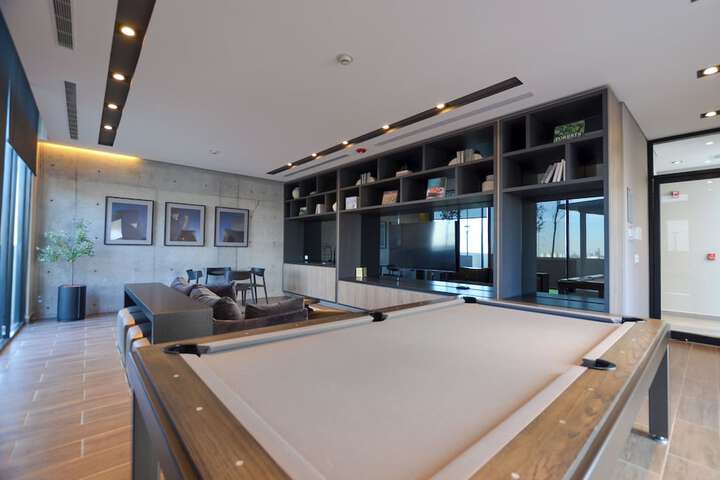 Lounge 76 of 94