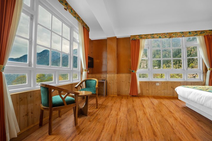 Room 6 of 7