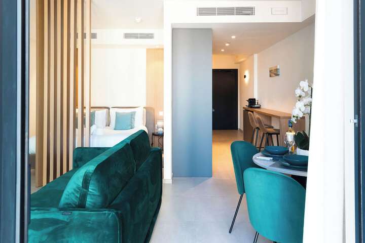 Room 14 of 24
