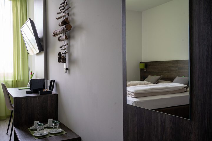 Room 2 of 19