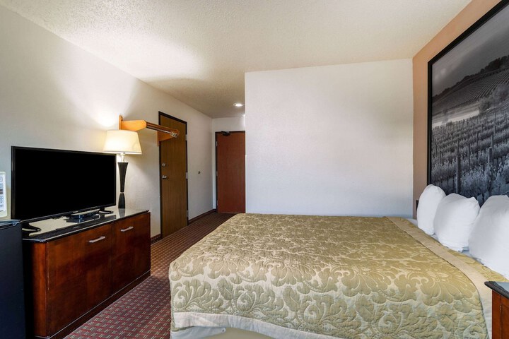 Room 28 of 52