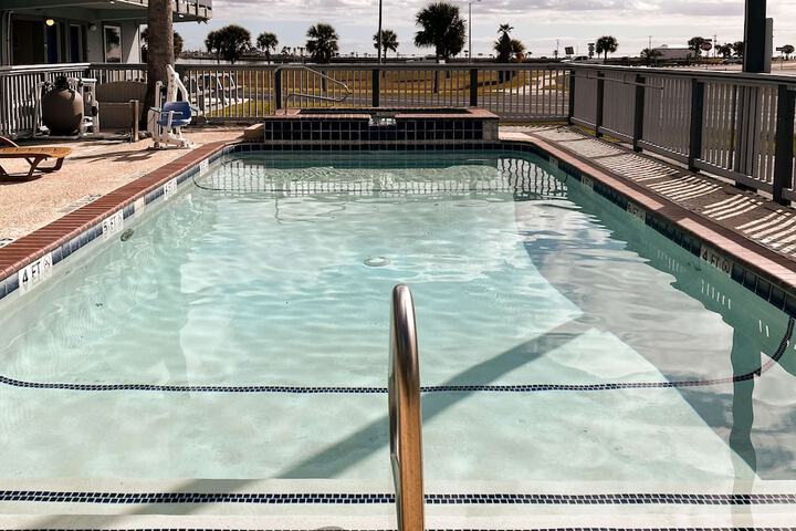 Pool 50 of 74