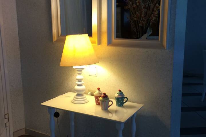 Lounge 32 of 59