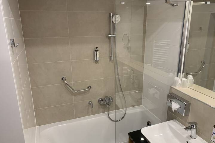 Room 16 of 31