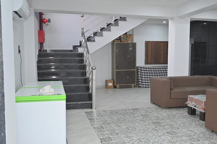 Room 5 of 11