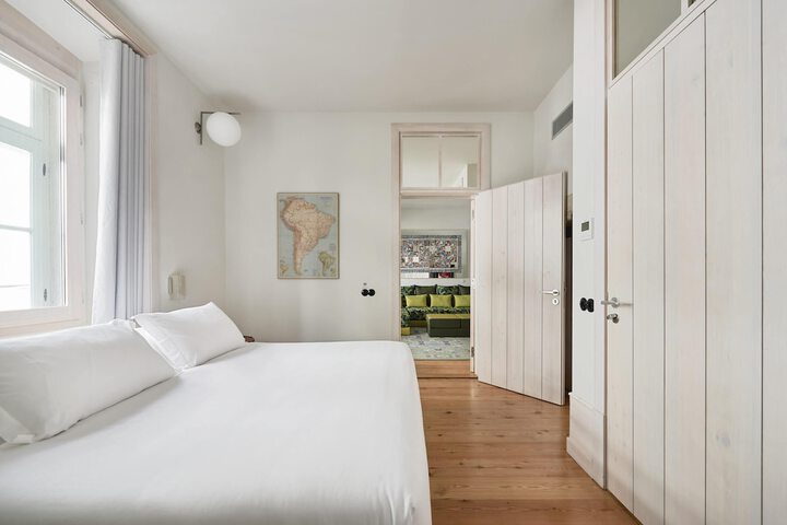 Room 4 of 65