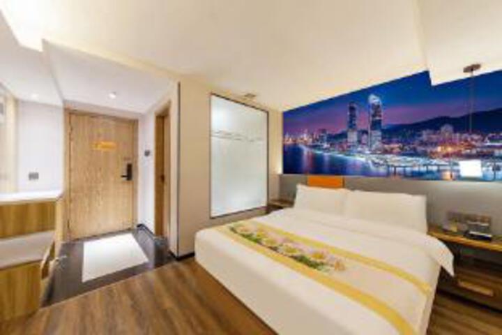 Room 10 of 11