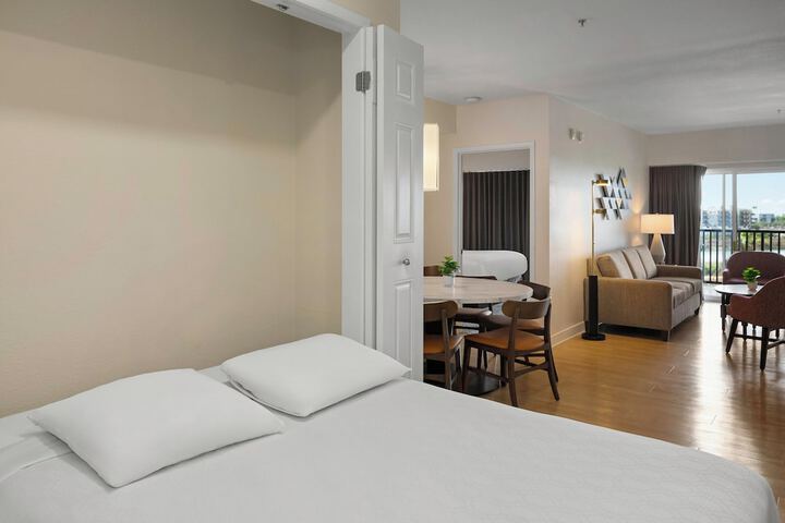 Room 4 of 38