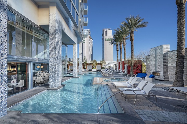 Hotel Pool