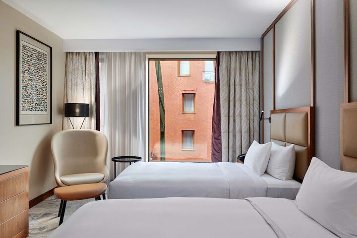 Room 28 of 125