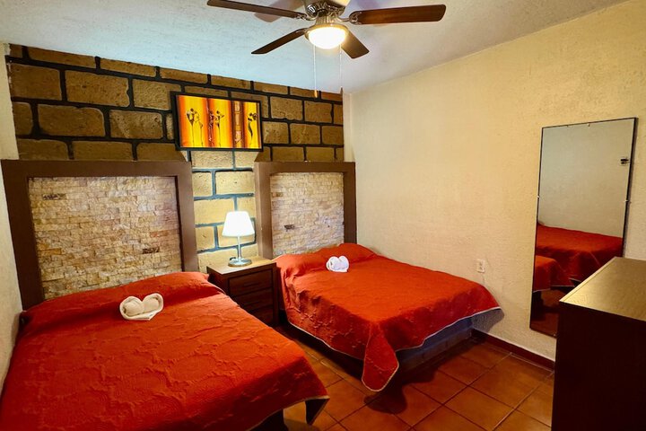 Room 9 of 28