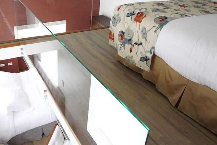 Room 25 of 74