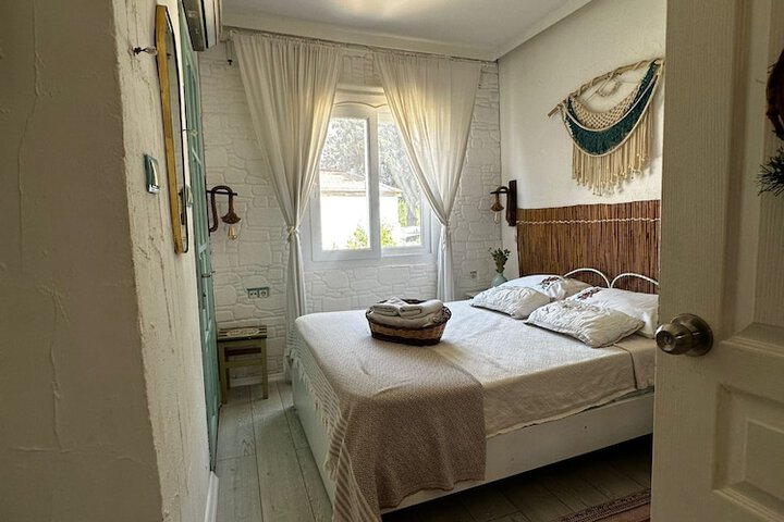 Room 32 of 54