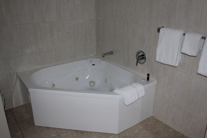 Hot Tub 23 of 39