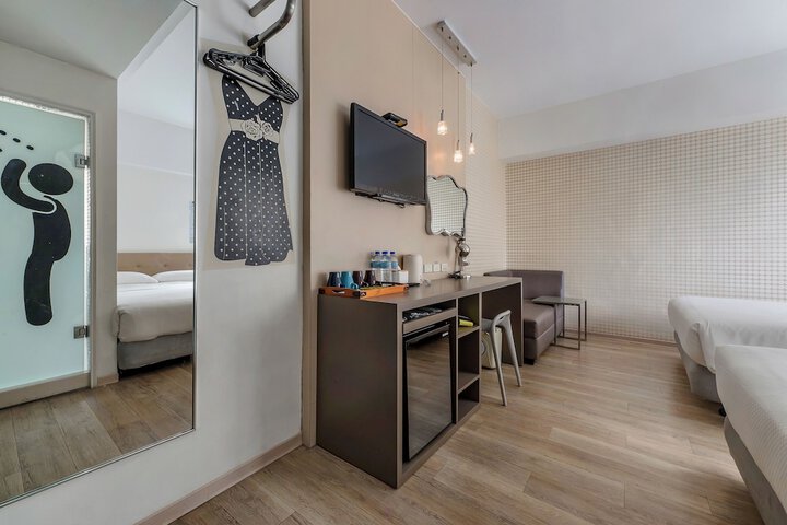 Room 40 of 93