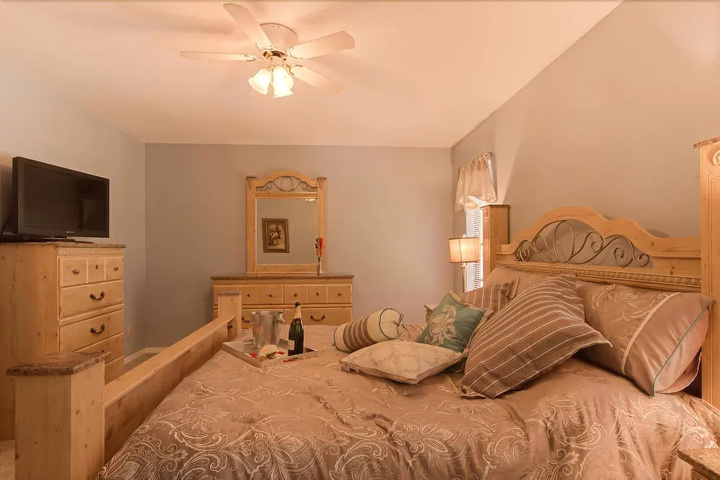 Room 5 of 16