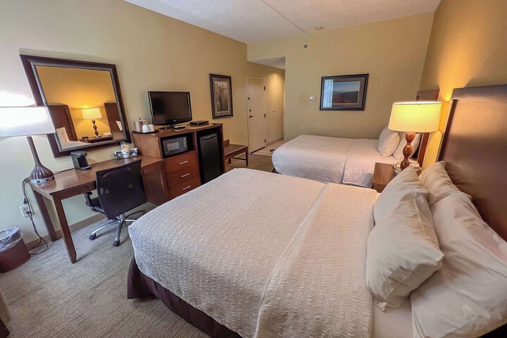 1 Queen Bed Accessible (11 of 18)