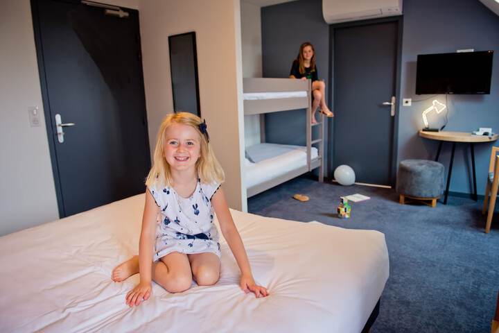 Room 4 of 113