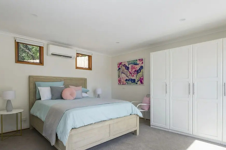 Room 4 of 9