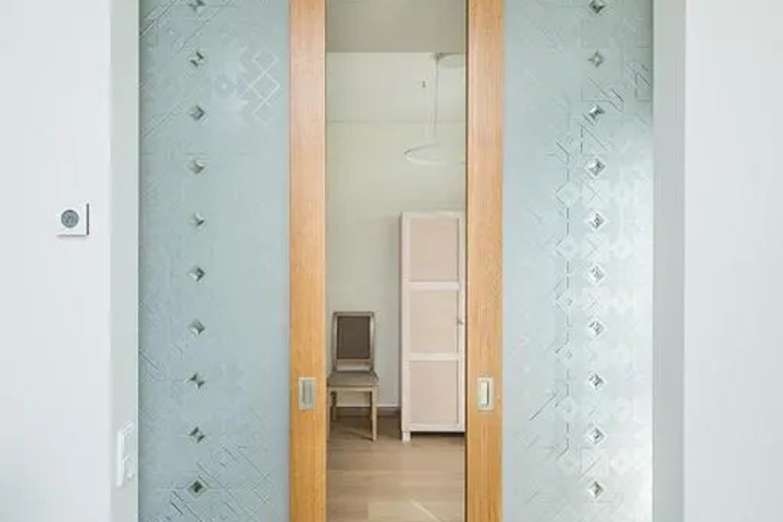 Room 6 of 15