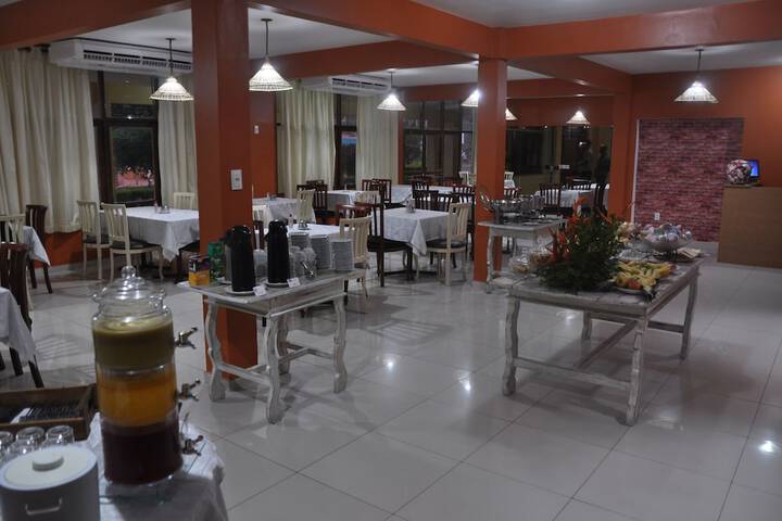 Dining 36 of 48