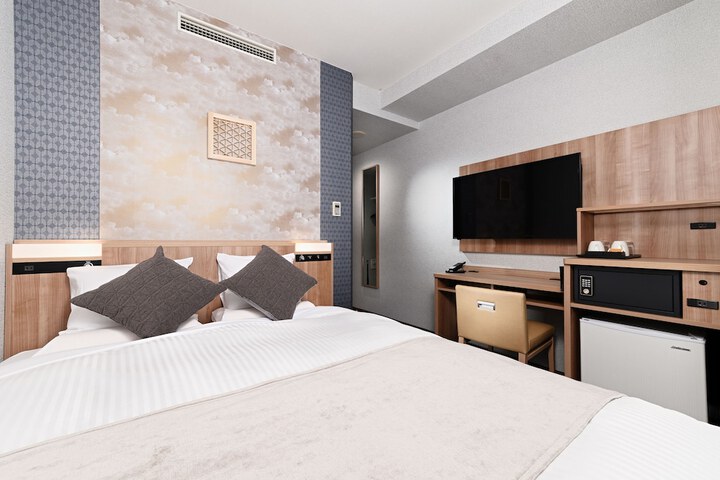 Room 10 of 83