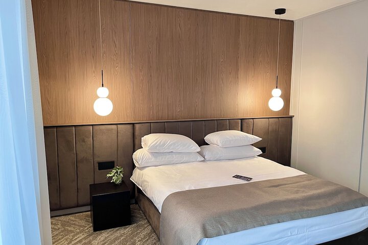 Room 30 of 93