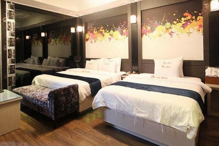 Room 3 of 11