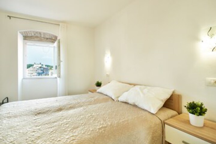 Room 299 of 306