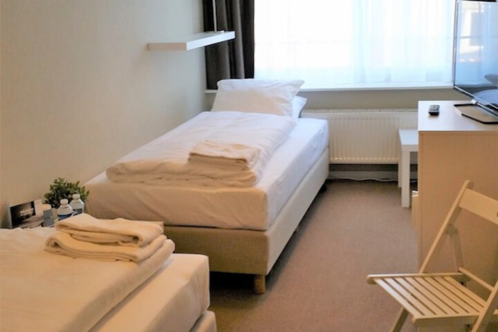 Room 2 of 31