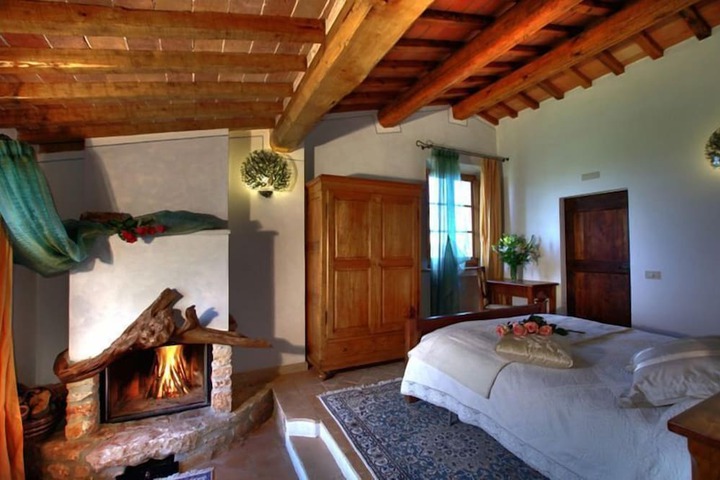Room 5 of 73